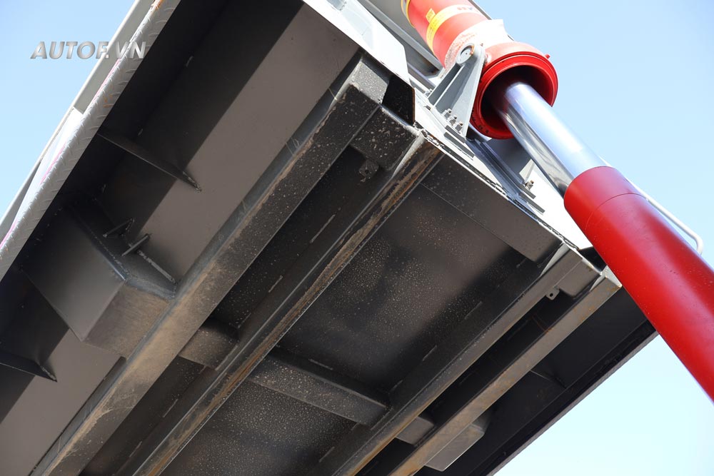 Xe ben Chenglong 4 chân H7 390HP Thùng U 15 Khối (Cầu Dầu)